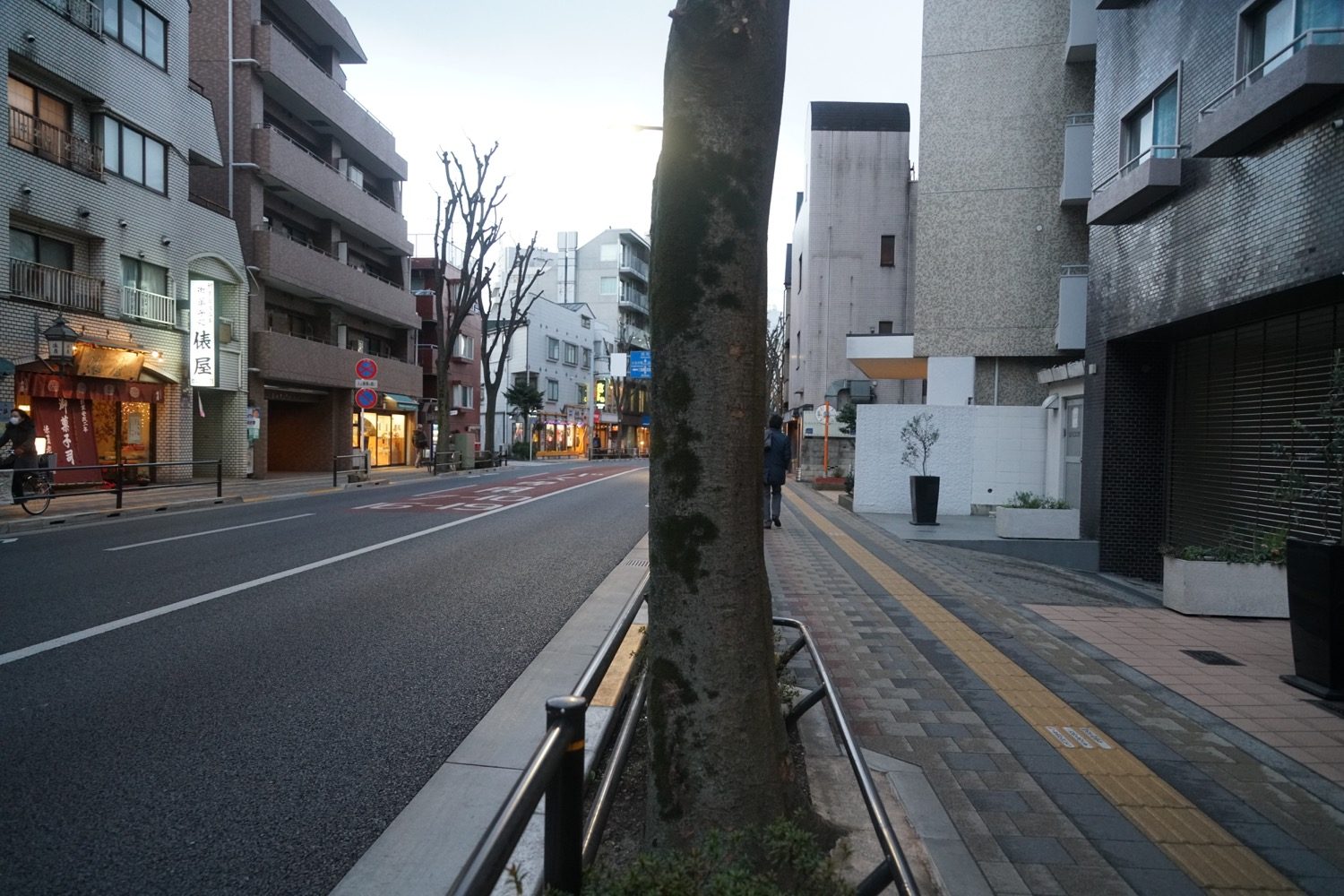 井の頭公園の動物園側出口から駅までの道